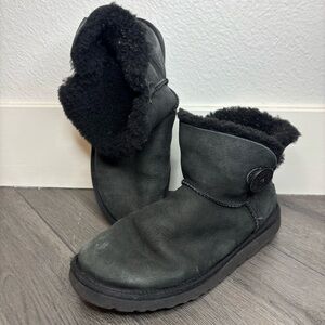 UGG Australia Mini Bailey Button Sheepskin Boots Women 8 Black Ankle Cozy 3352